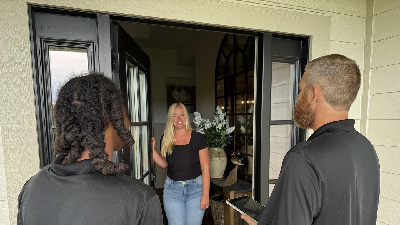 PROJUNK crew member speaking with a customer in Louisville